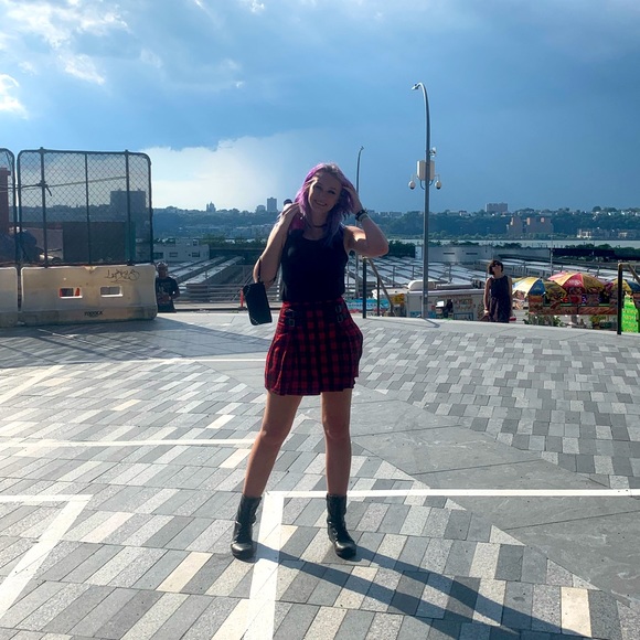 Meet your Posher, Tessa - Picture 1 of 1